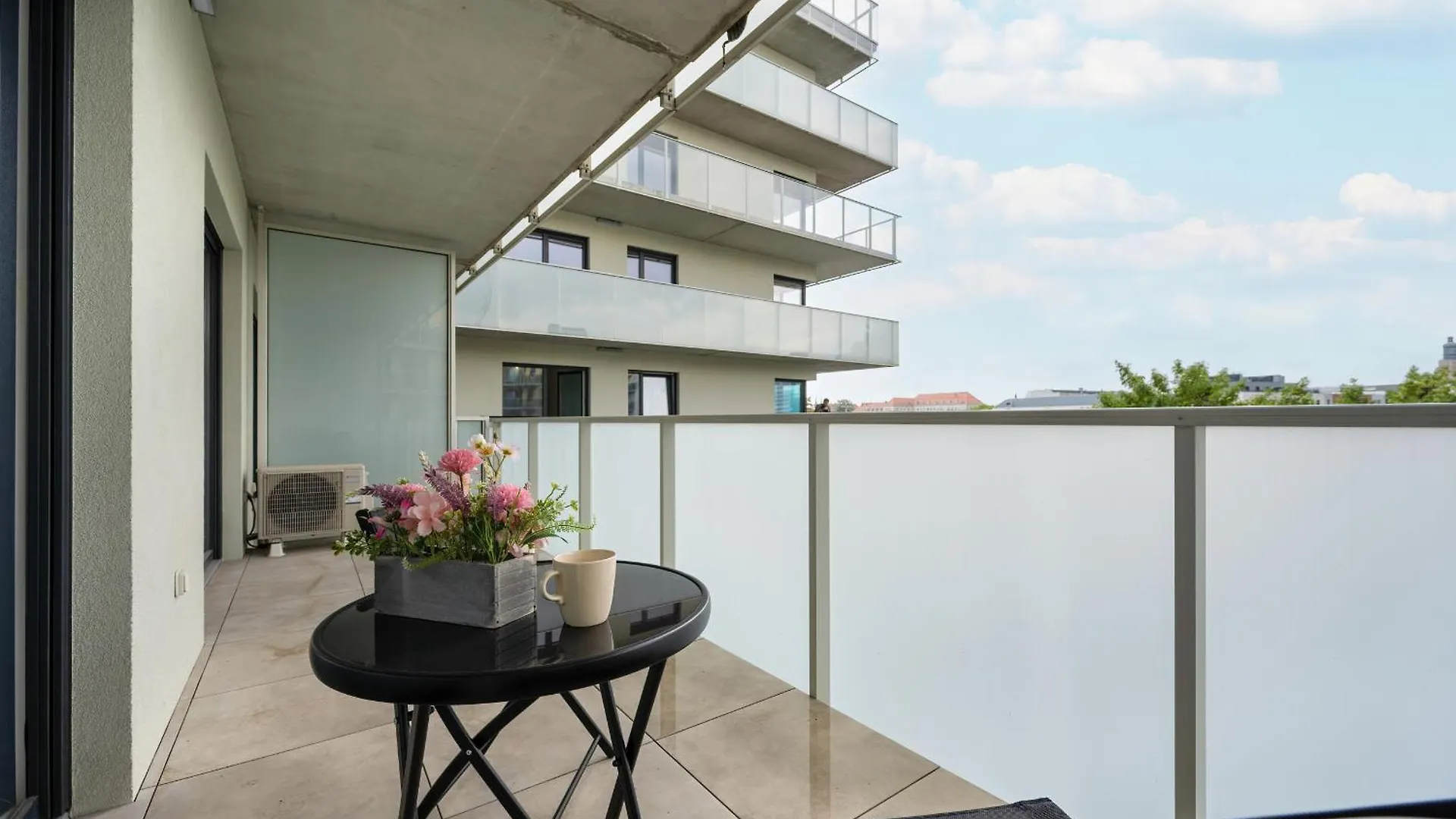 Апартаменты Stylowy Apartament W Odcieniach Bezu Balkon & Parking By Noclegi Renters Вроцлав