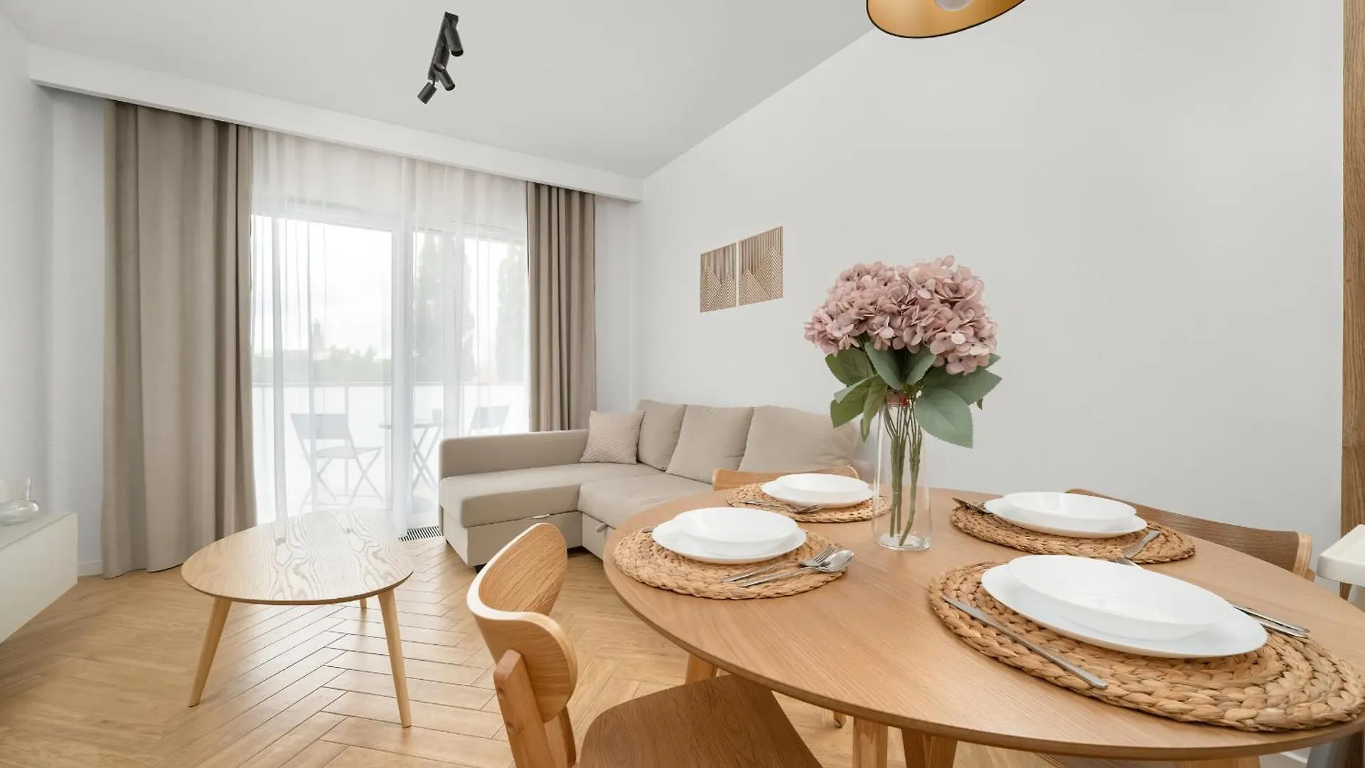 Stylowy Apartament W Odcieniach Bezu Balkon & Parking By Noclegi Renters Вроцлав Польша