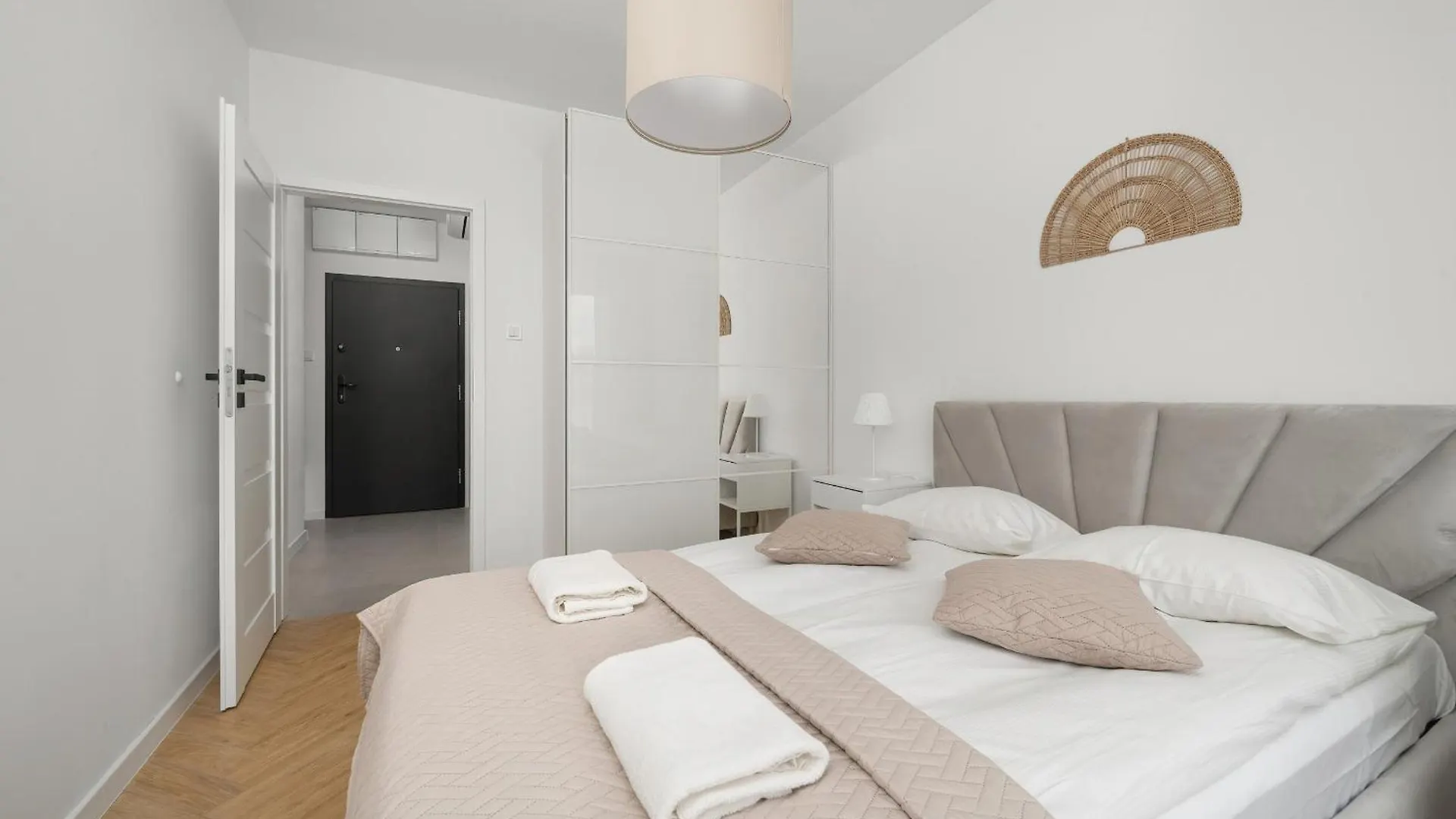 Stylowy Apartament W Odcieniach Bezu Balkon & Parking By Noclegi Renters Вроцлав